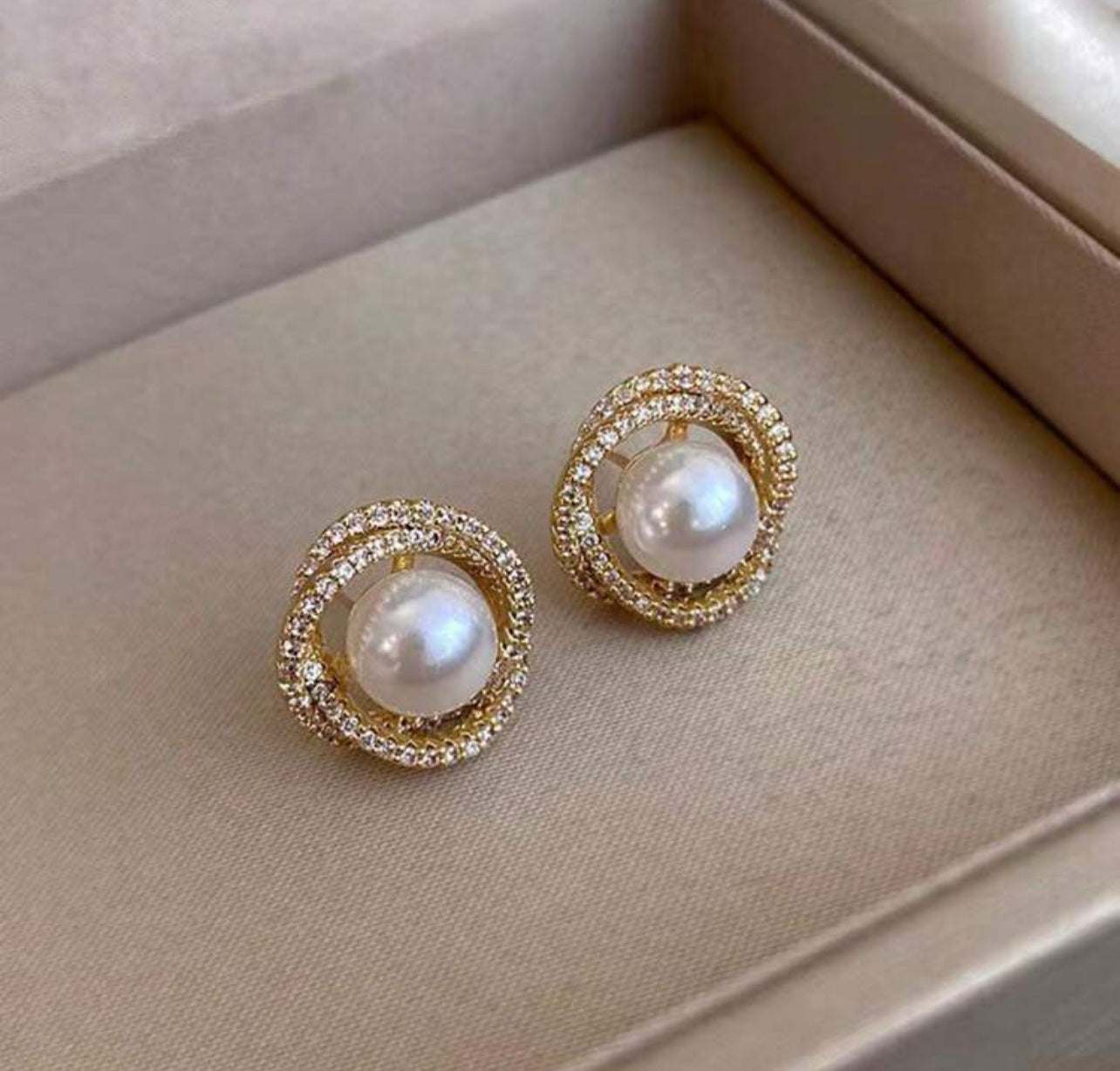 Set of 2 Fashion Faux Pearl Spiral Stud Earrings for Women, Unique Geometric Design Ear Jewelry