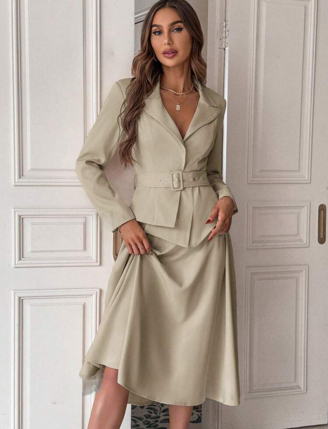 Ensemble manteau et jupe avec ceinture à revers pointu pour femme