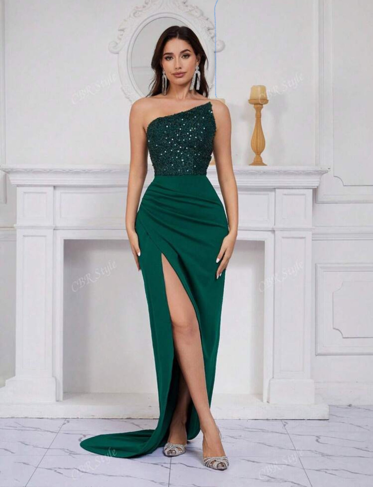 Robe de soirée élégante en satin vert émeraude