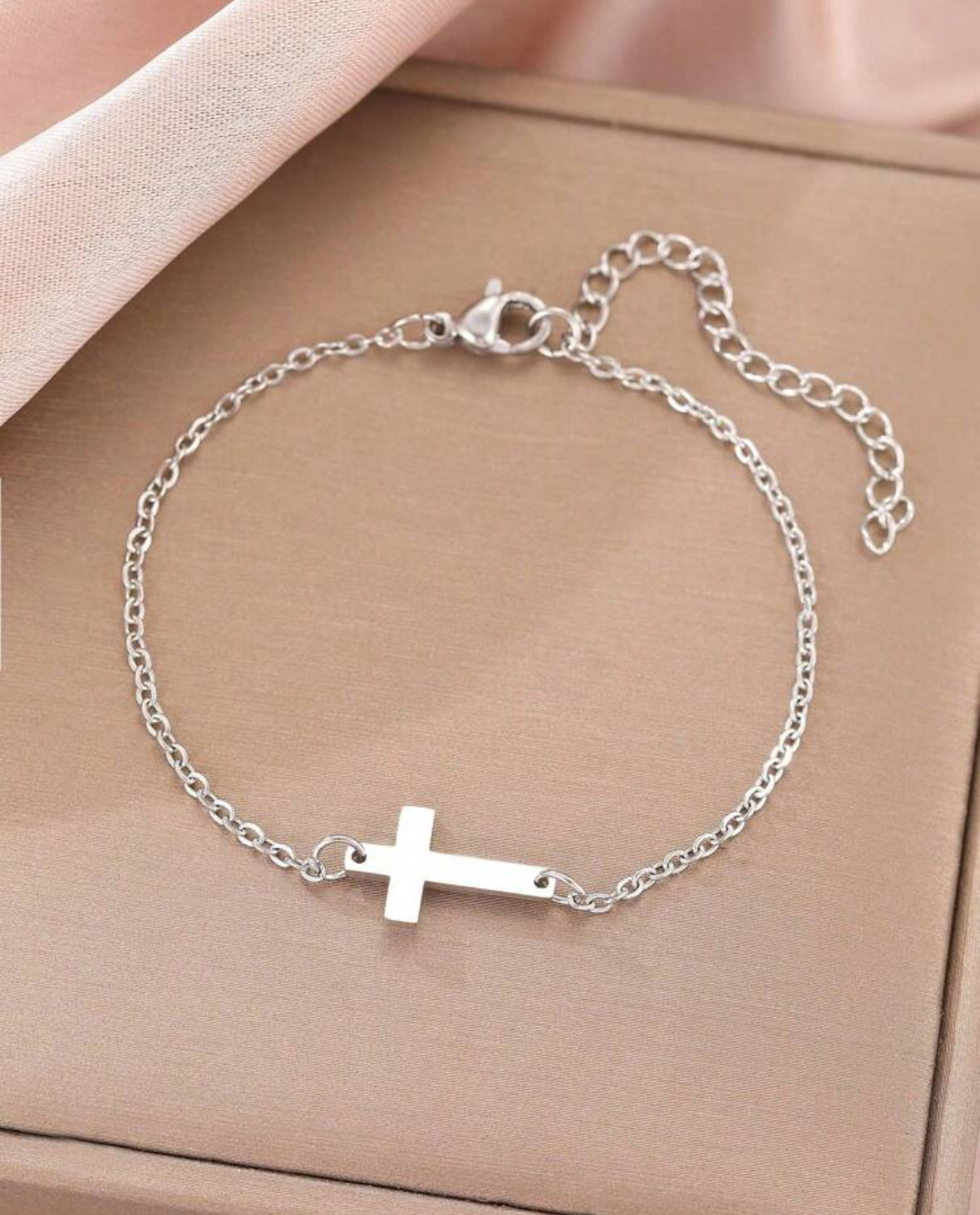 Bracelet Croix en Acier Inoxydable – Élégance et Spiritualité