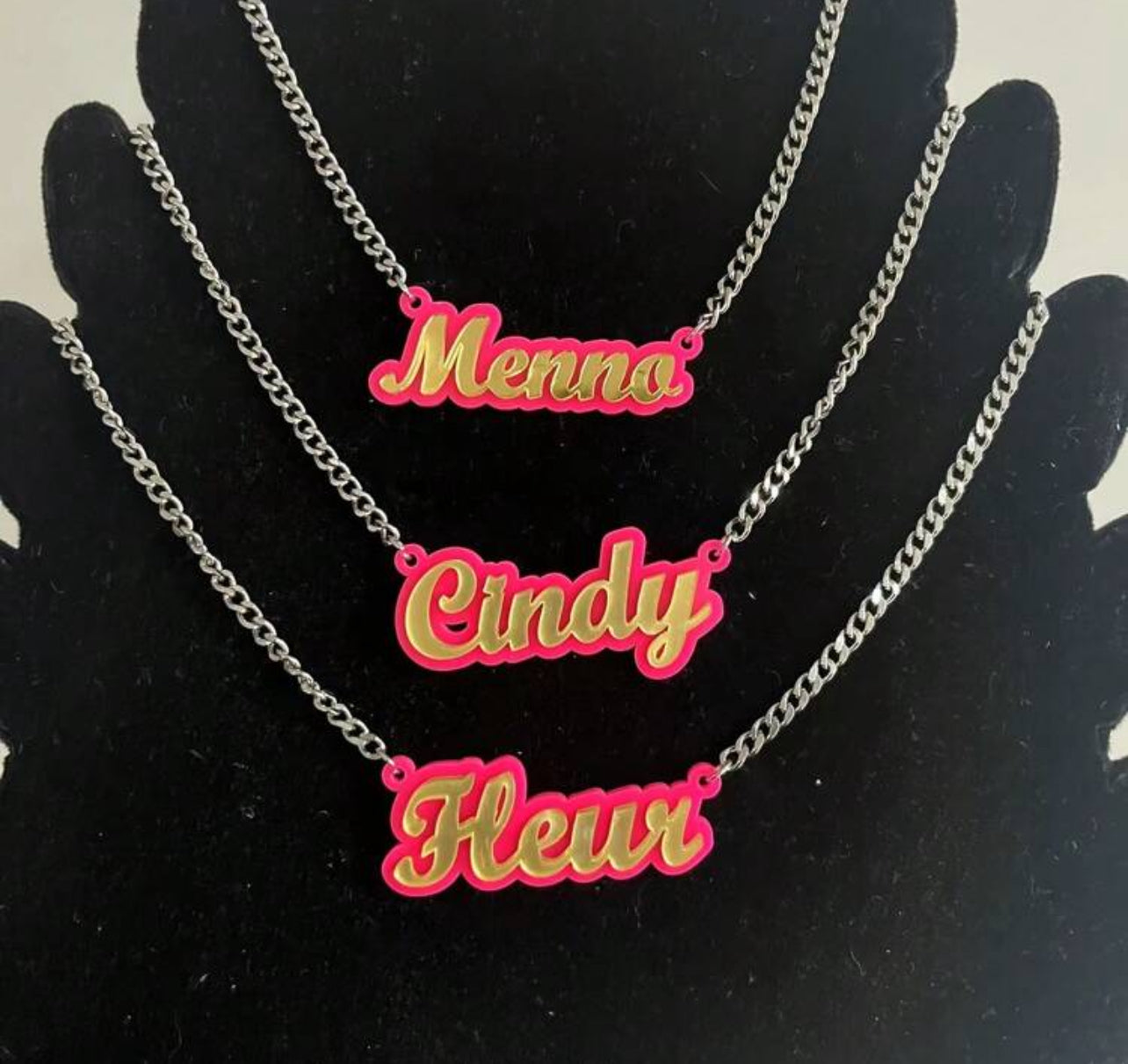 Collier personnalisé avec nom en acrylique, plaque signalétique colorée personnalisée, chaîne avec nom