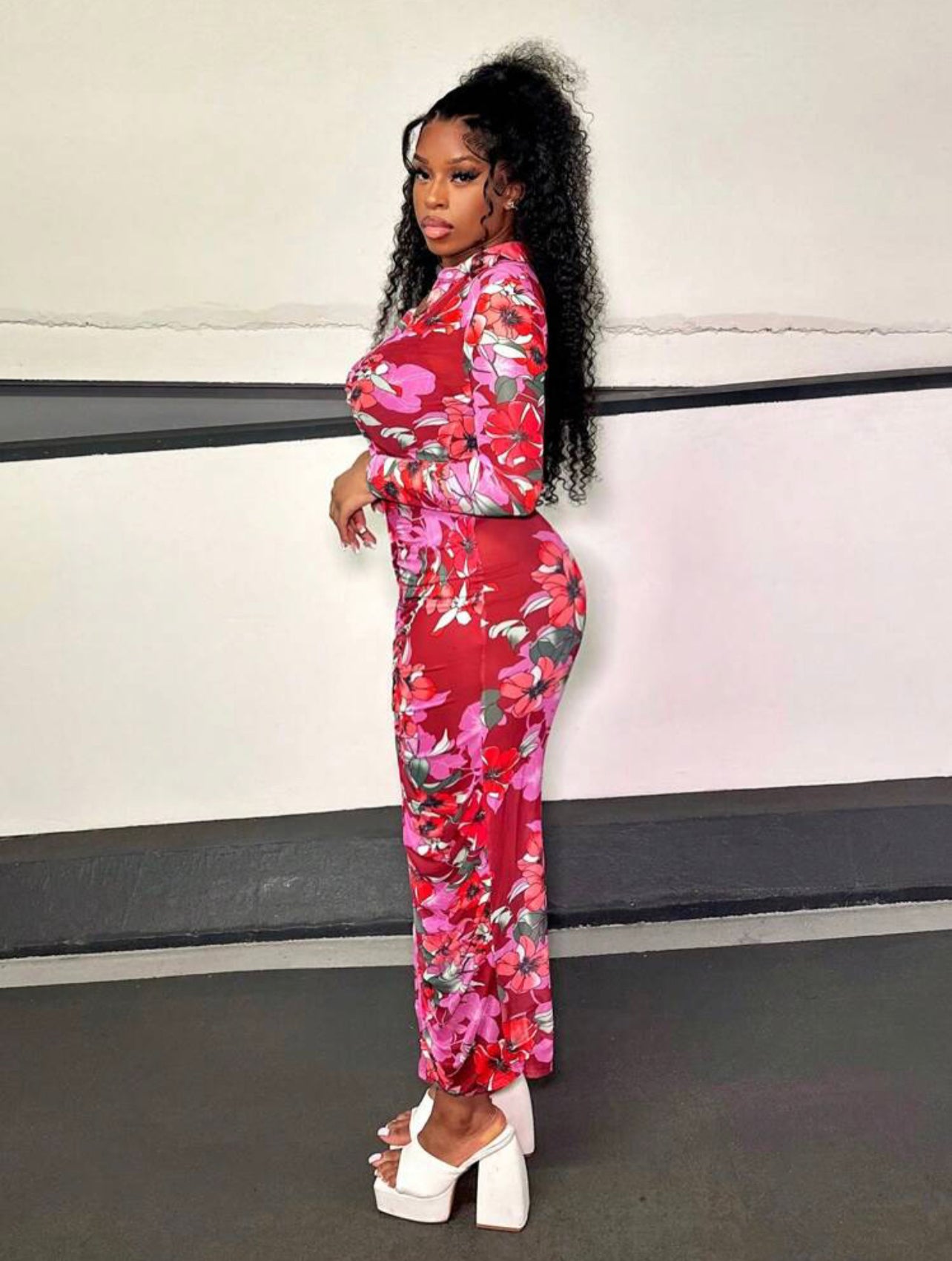 Robe Moulante Froncée À Imprimé Fleuri