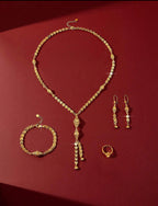 Parure de Bijoux Dorés Élégante – Collier, Bracelet, Bague et Boucles d’Oreilles