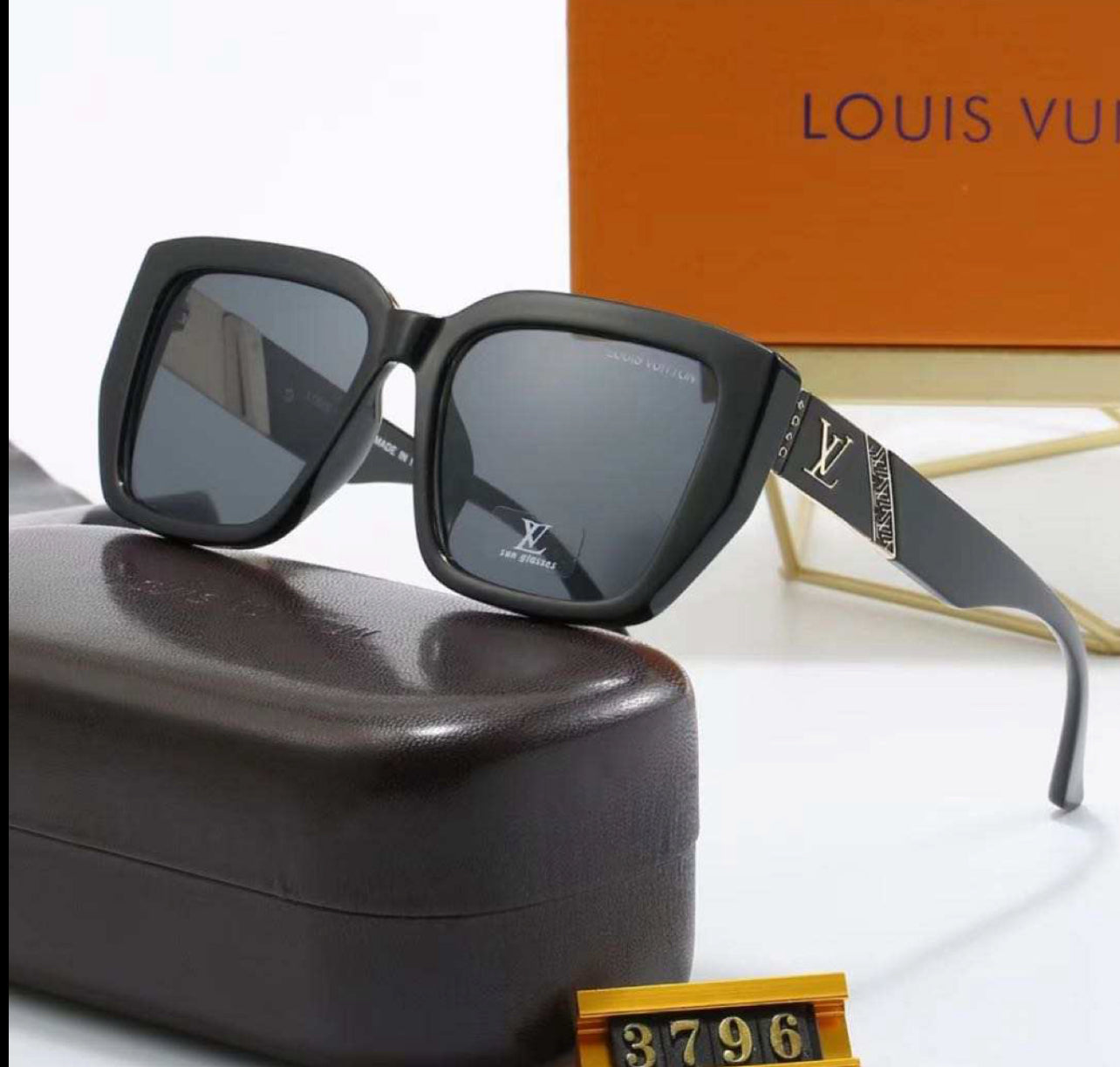 Lunettes de Soleil – Élégance Oversized et Luxe Intemporel