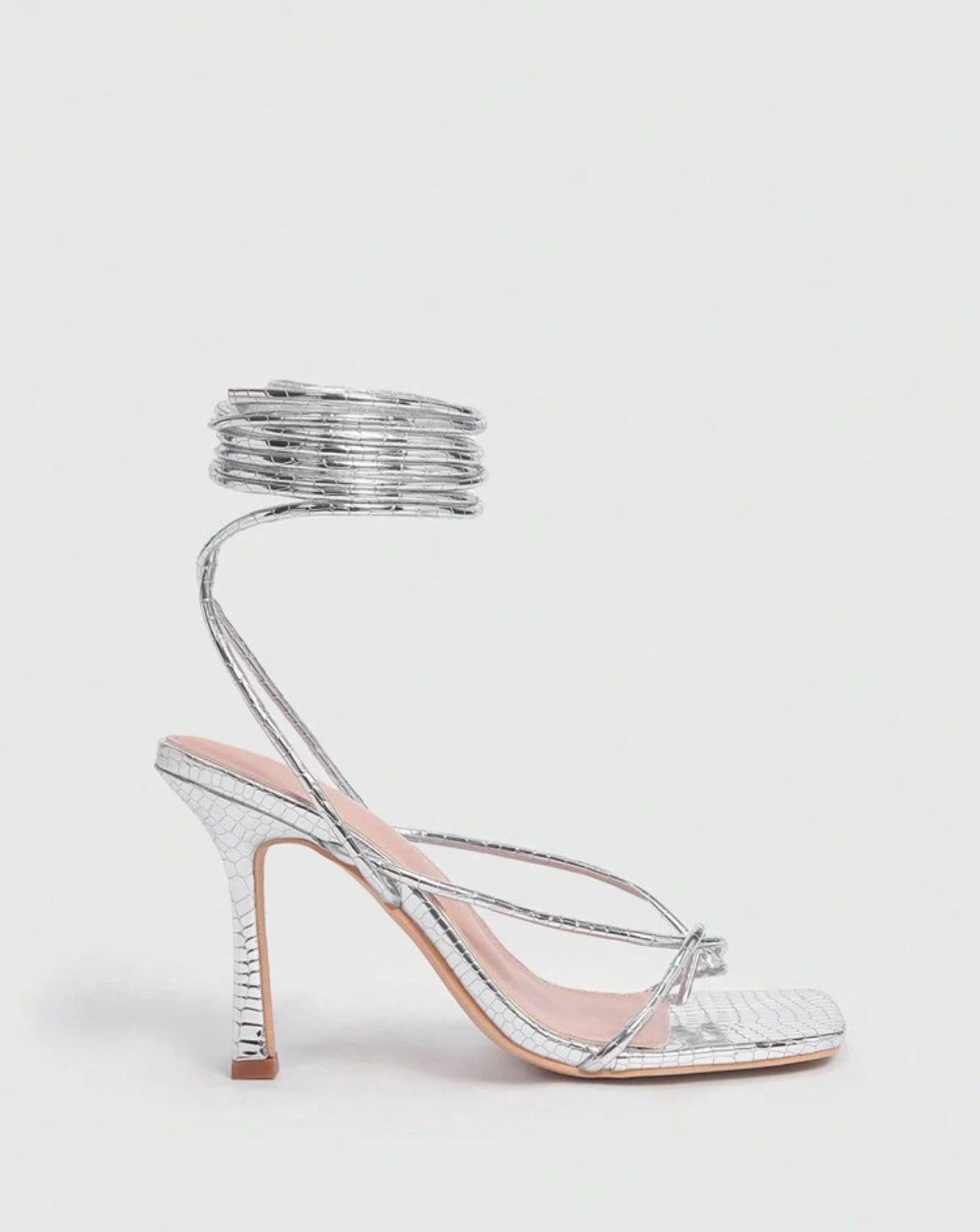 Sandales Argentées à Lanières - Brillance et Élégance
