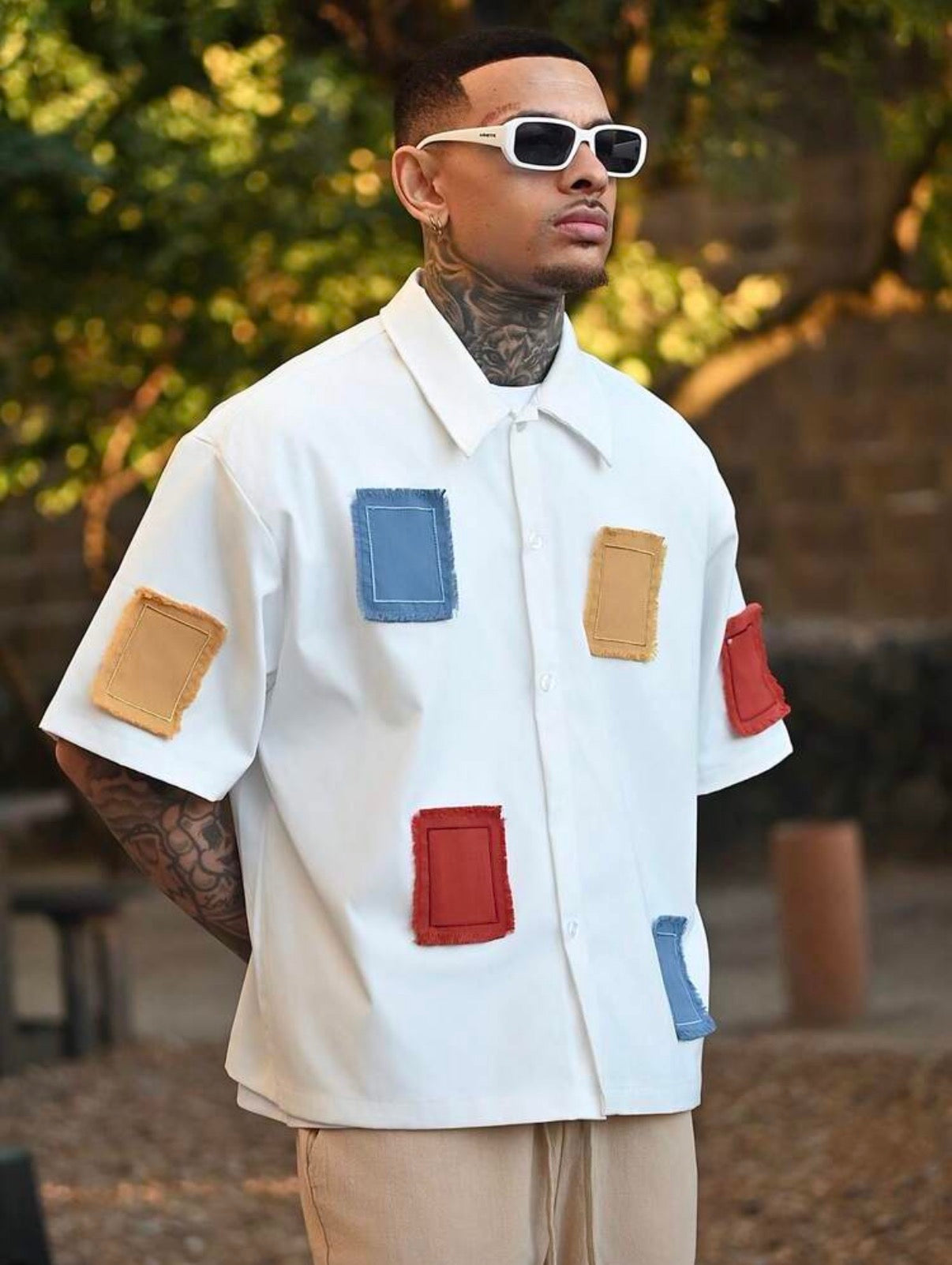 Chemise Homme Oversize à Patchs Colorés – Style Streetwear Moderne