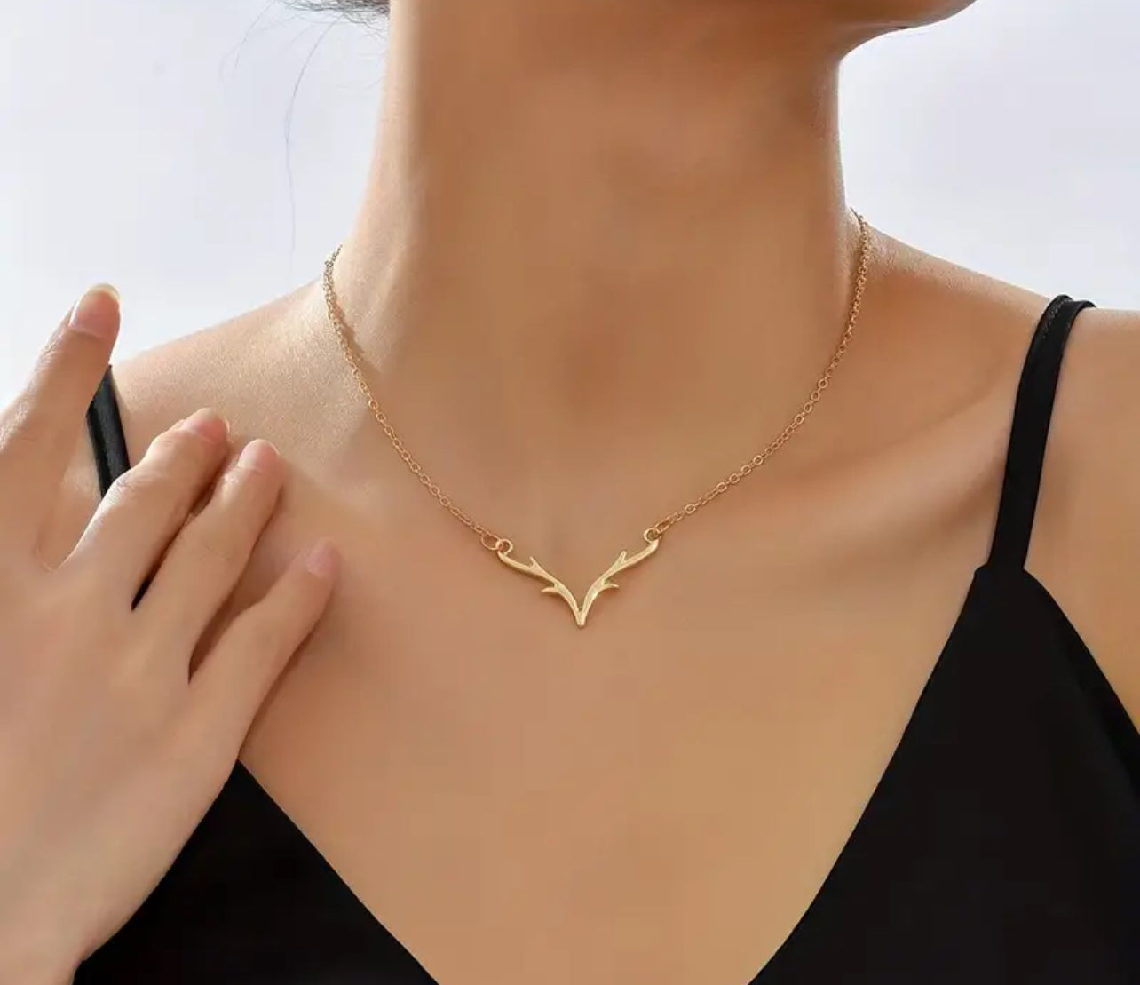 Envolée Chic: Collier Ailes d'Or