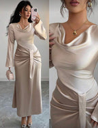 Robe Longue en Satin Champagne à Col Bénitier et Manches Évasées – Élégance Intemporelle