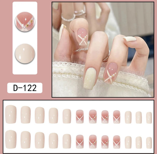 24 pièces Faux-ongles blancs nudes