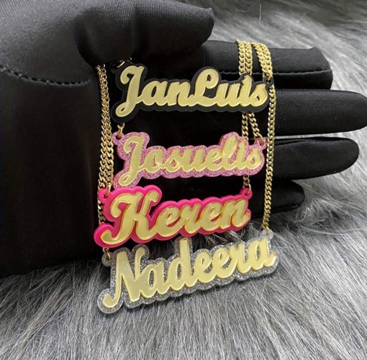 Collier personnalisé avec nom en acrylique, plaque signalétique colorée personnalisée, chaîne avec nom