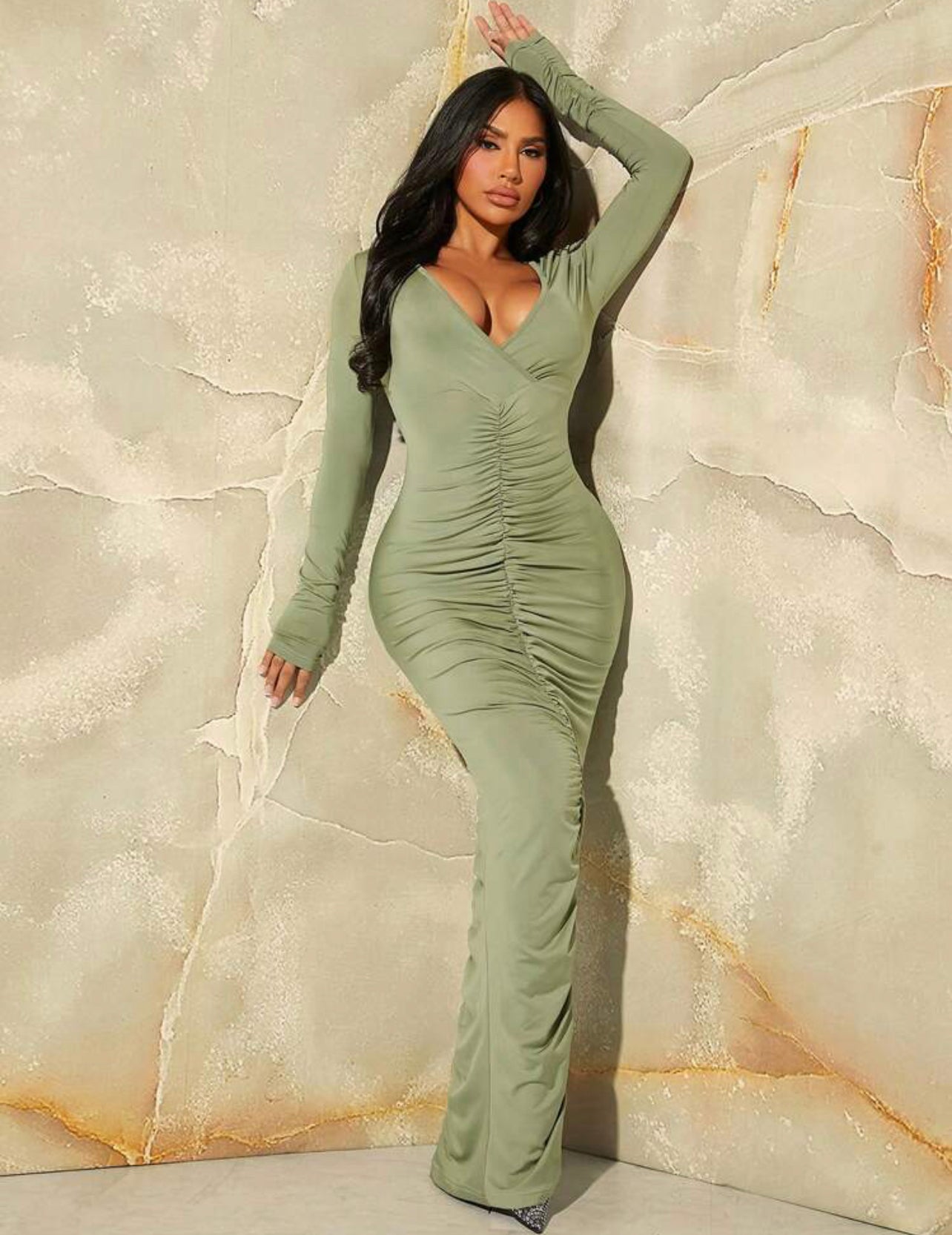 Robe Moulante Décolleté À Ruché