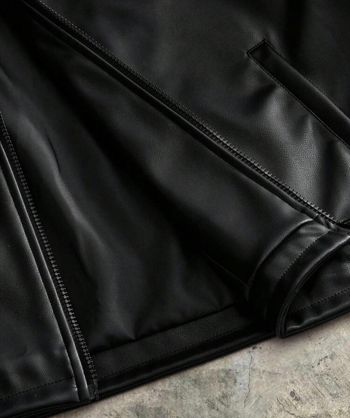 Veste Harrington Oversize en Cuir Vegan – Noir Mat