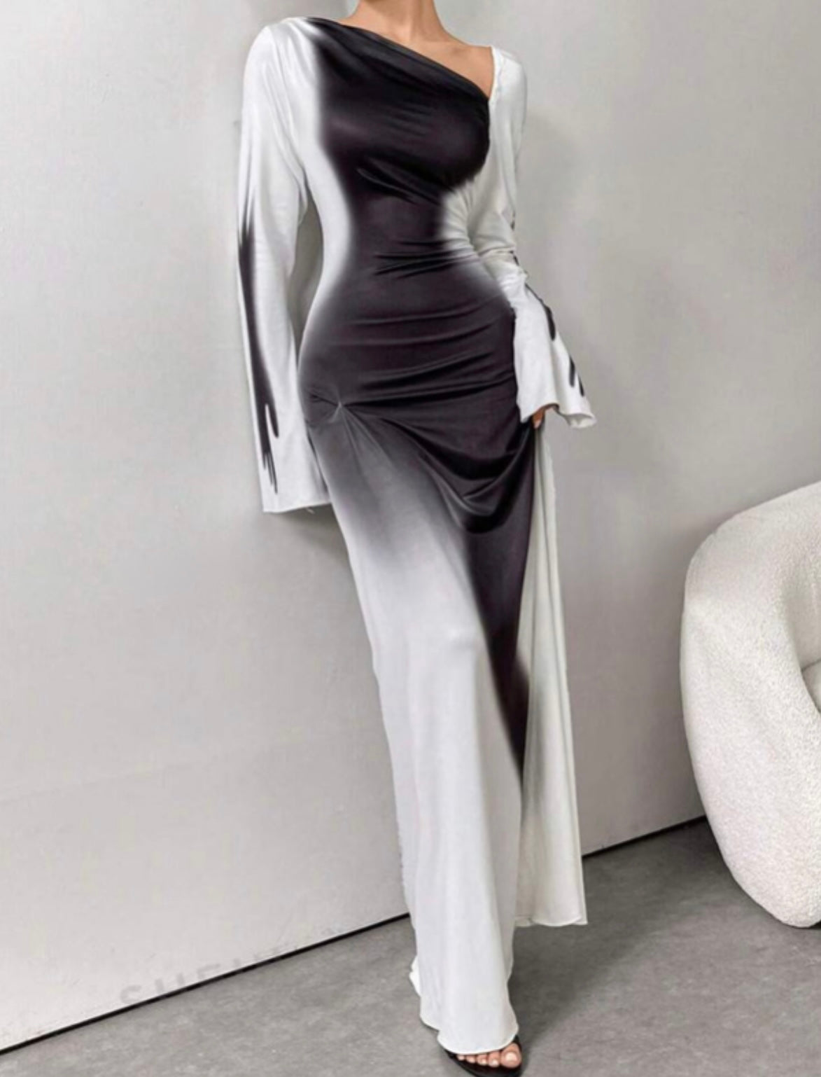 Robe Longue Dégradée Noir et Blanc Élégante