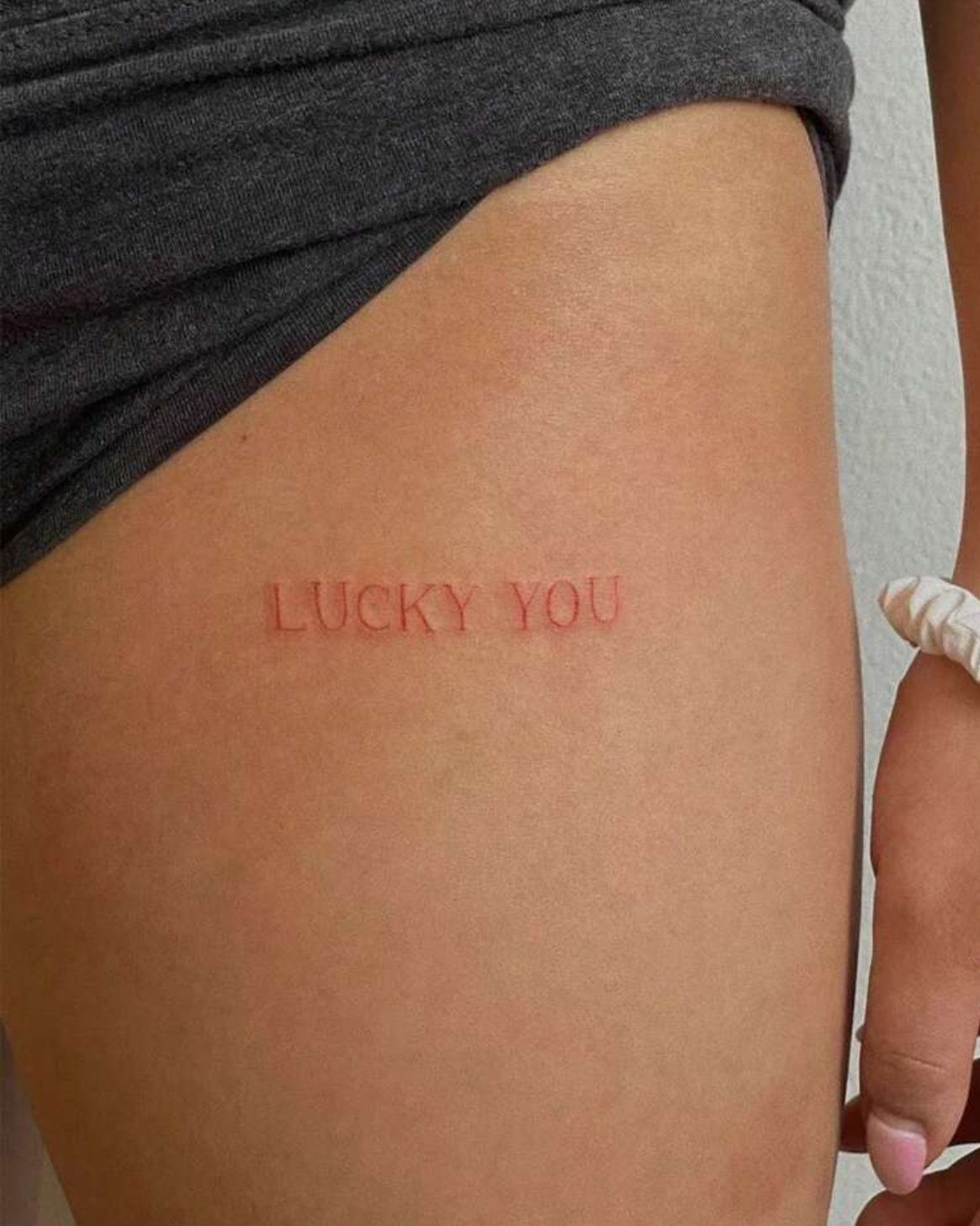 Tatouage Temporaire Minimaliste “Lucky You” - Rouge Discret