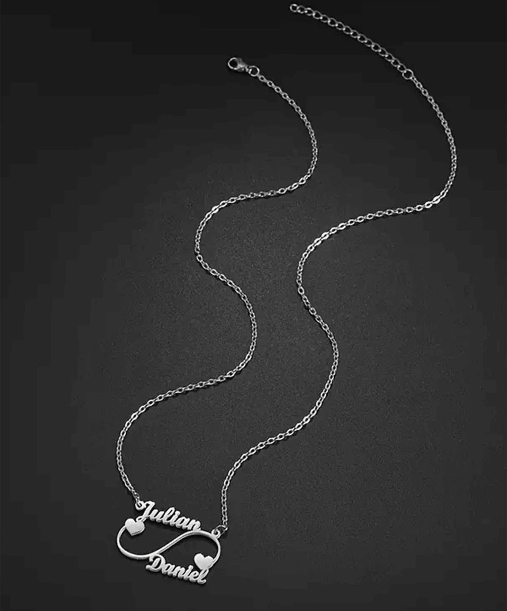 Collier Infinity Personnalisé avec Deux Noms et Cœurs
