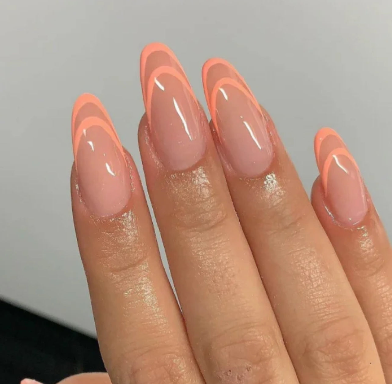 Faux-ongles à motif orange et nude