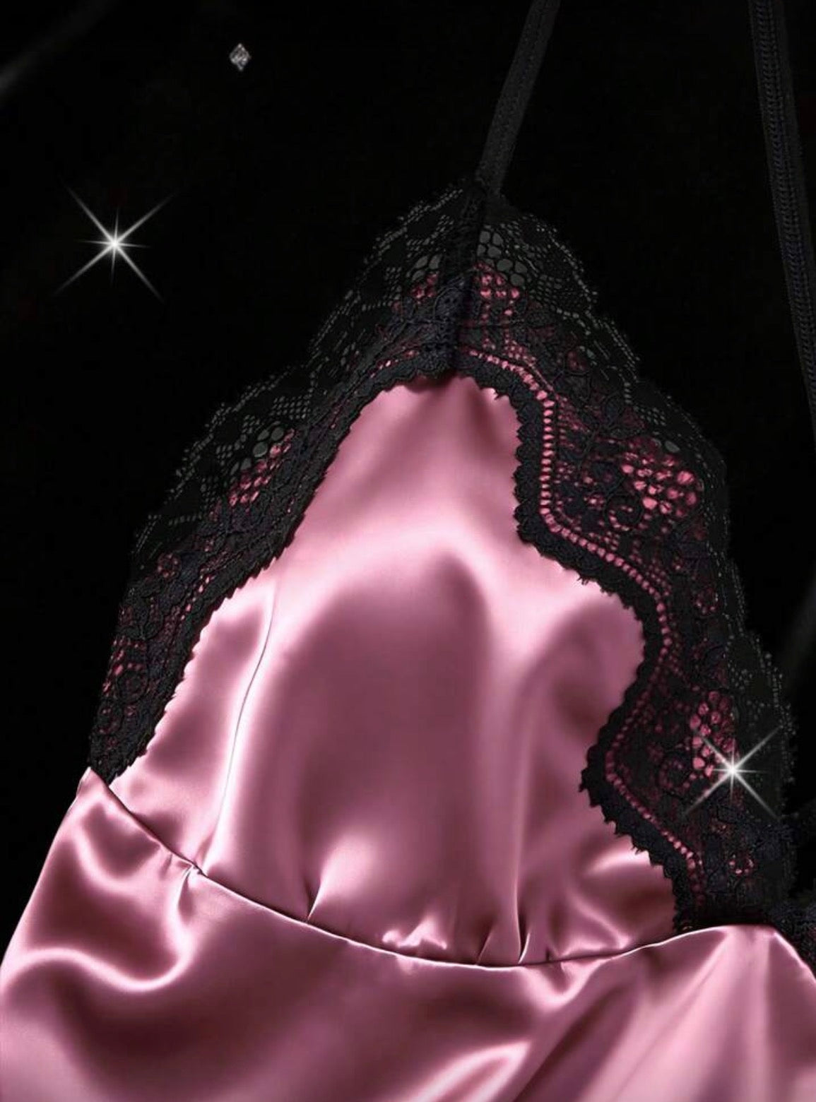 Nuisette de Nuit en Satin Soyeux avec Dentelle Florale