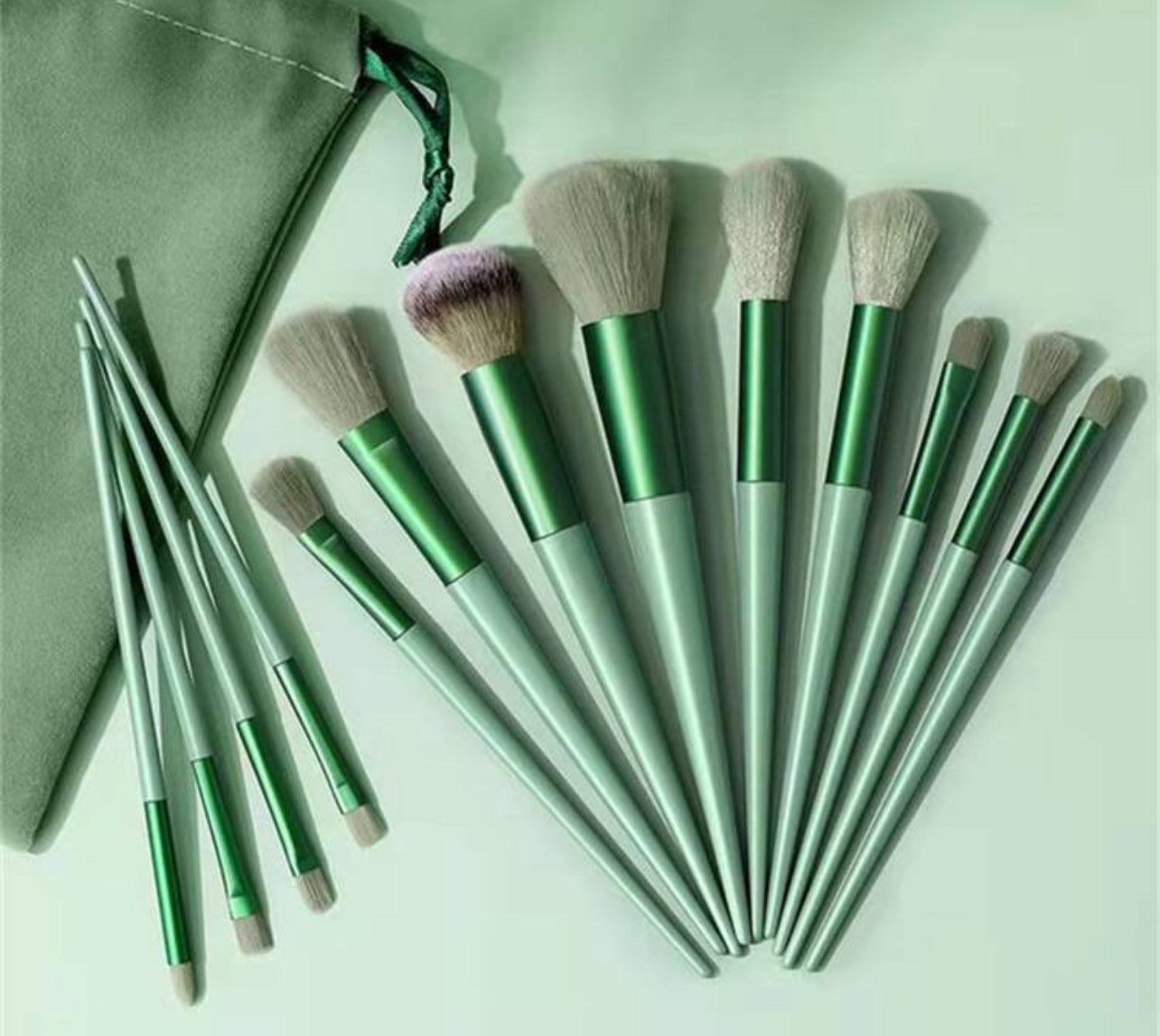 Ensemble de 13 pinceaux de maquillage verts