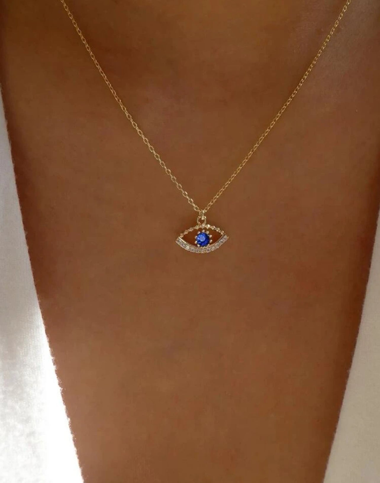 Collier à strass à breloque œil