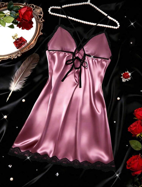 Nuisette de Nuit en Satin Soyeux avec Dentelle Florale