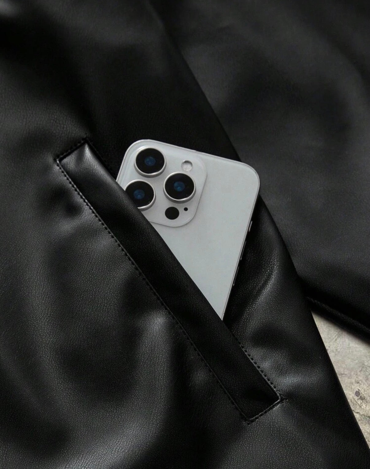 Veste Harrington Oversize en Cuir Vegan – Noir Mat