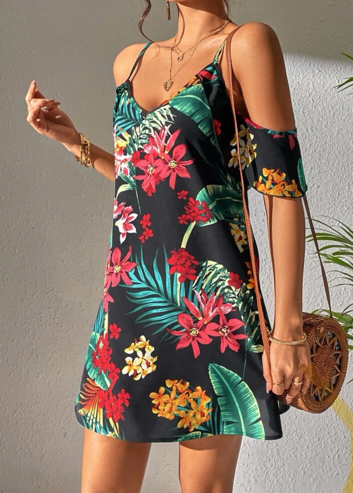Robe à imprimé tropical à épaules dénudées