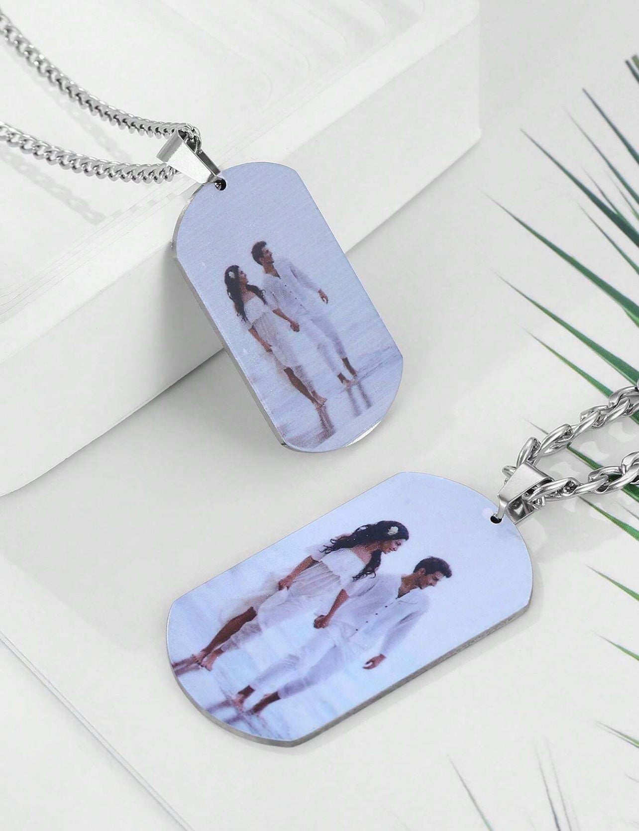 Collier unisexe plaque d’image gravée au laser couple
