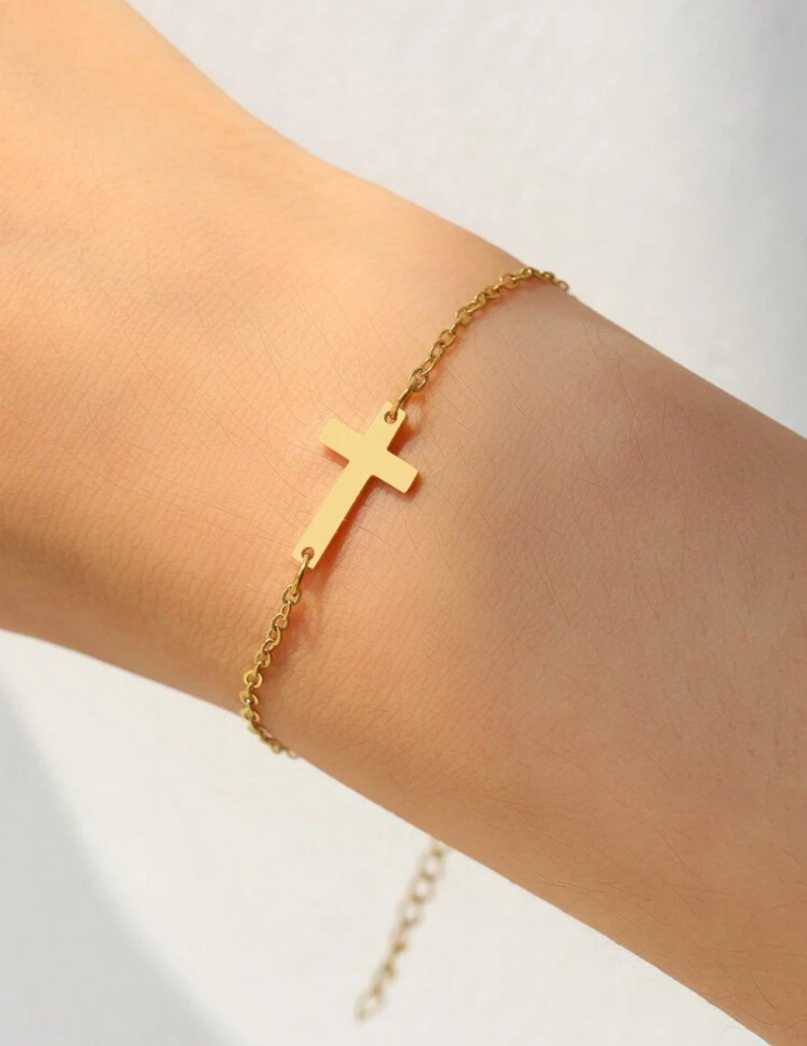 Bracelet Croix en Acier Inoxydable – Élégance et Spiritualité