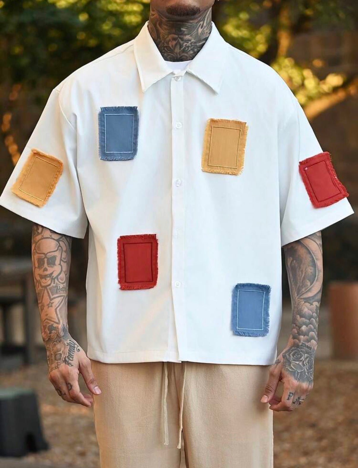 Chemise Homme Oversize à Patchs Colorés – Style Streetwear Moderne
