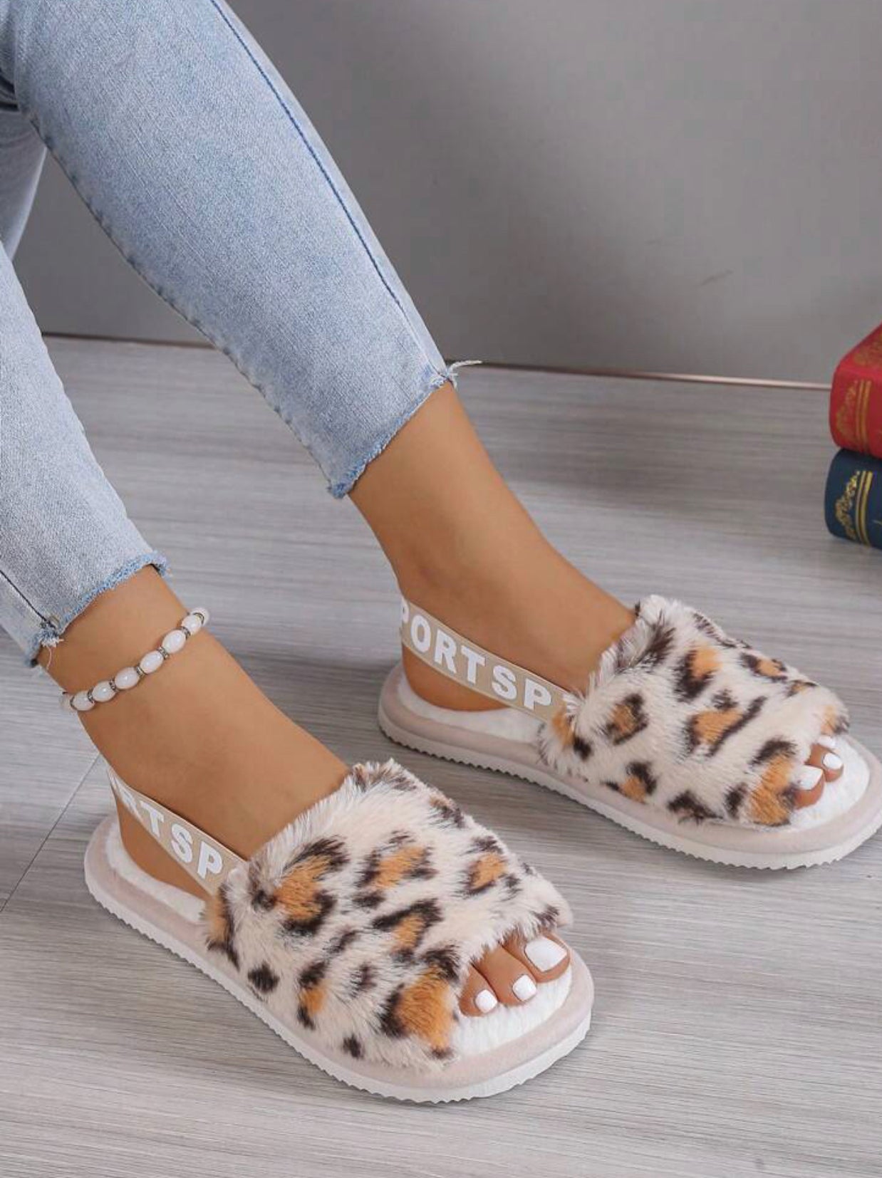 Pantoufles à fourrure bout ouvert