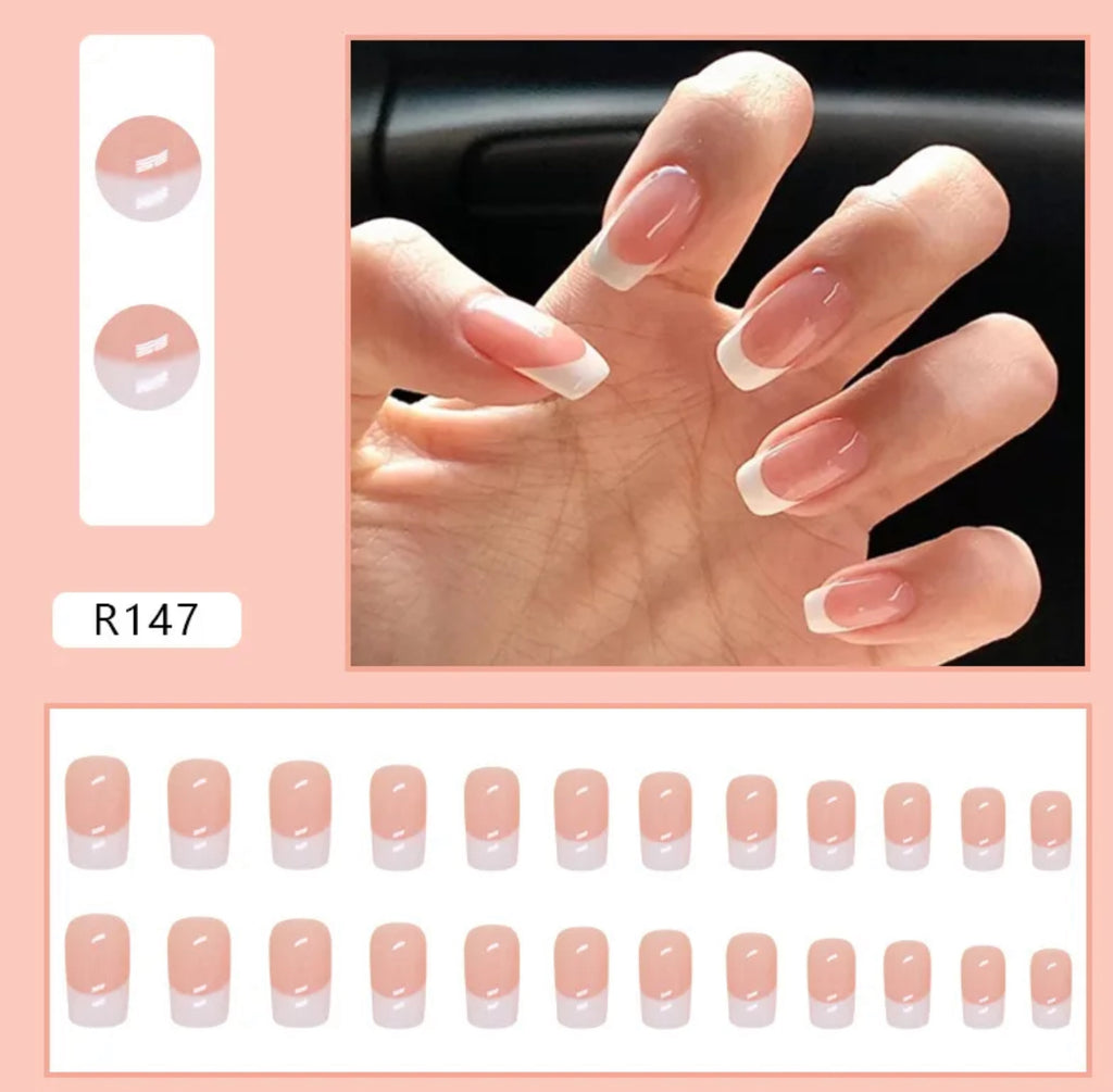 Faux Ongles Nude Minimalistes
