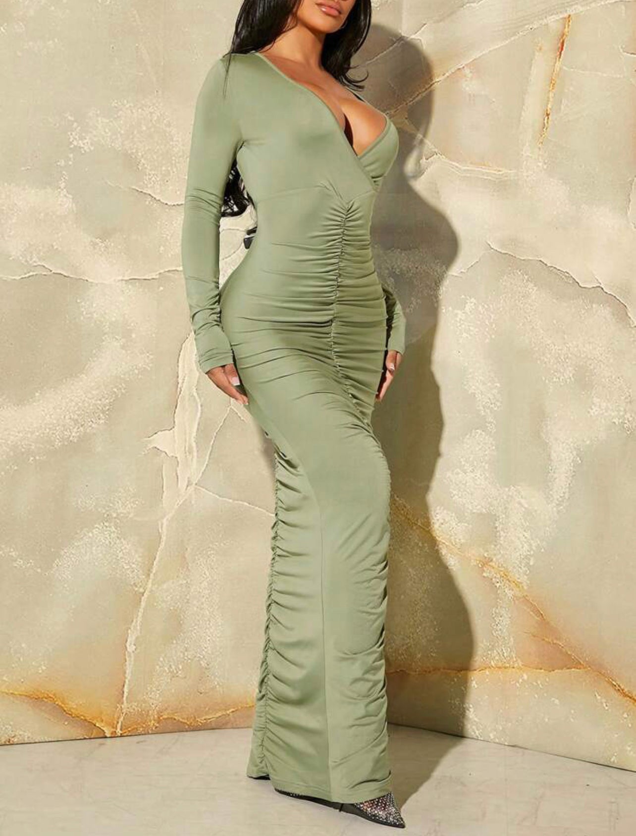 Robe Moulante Décolleté À Ruché