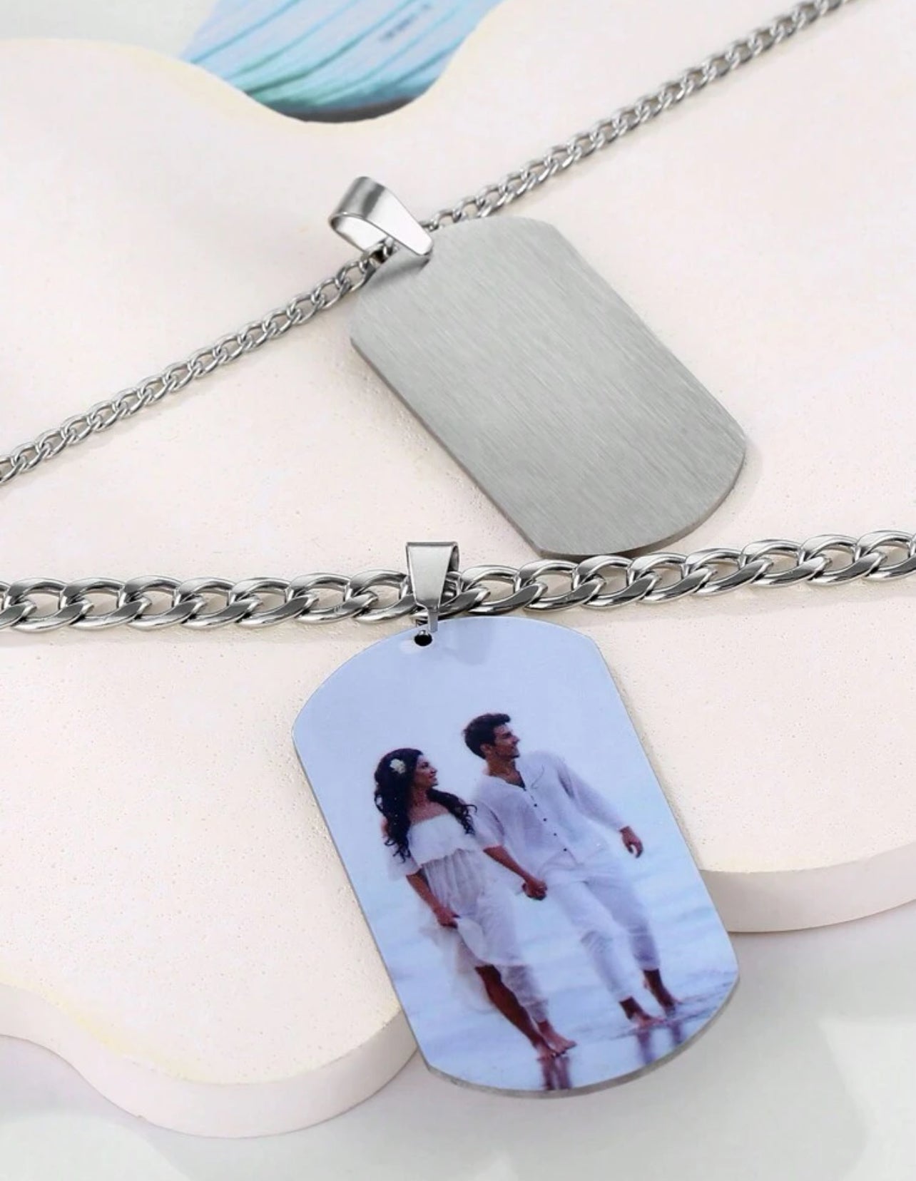 Collier unisexe plaque d’image gravée au laser couple