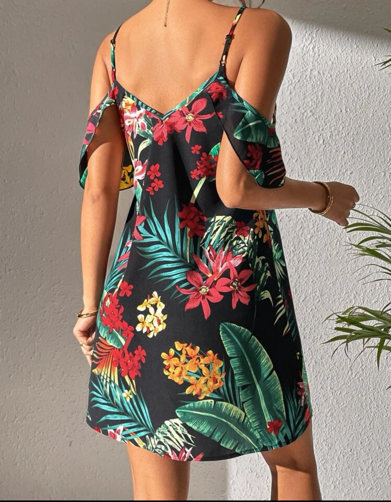 Robe à imprimé tropical à épaules dénudées