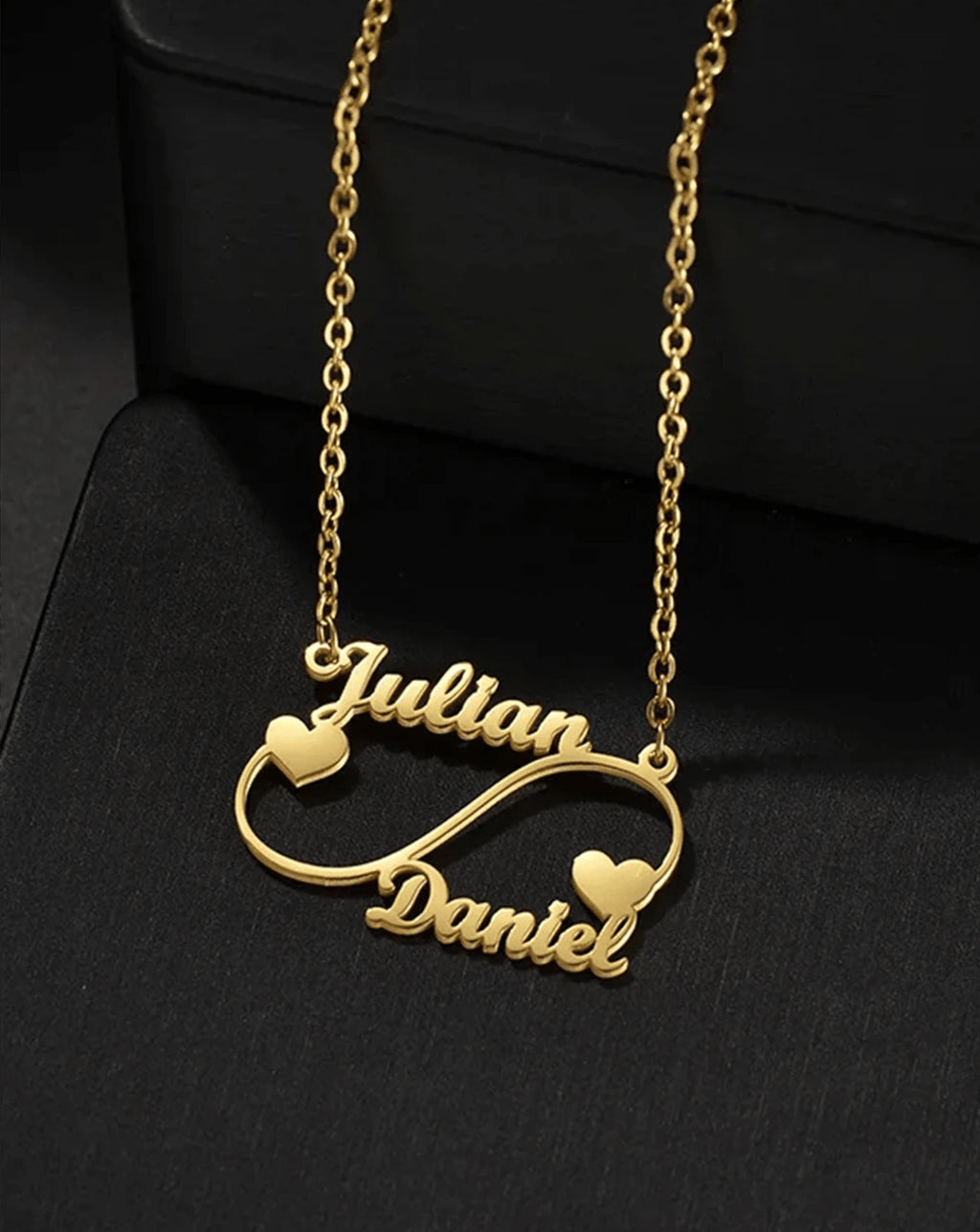 Collier Infinity Personnalisé avec Deux Noms et Cœurs