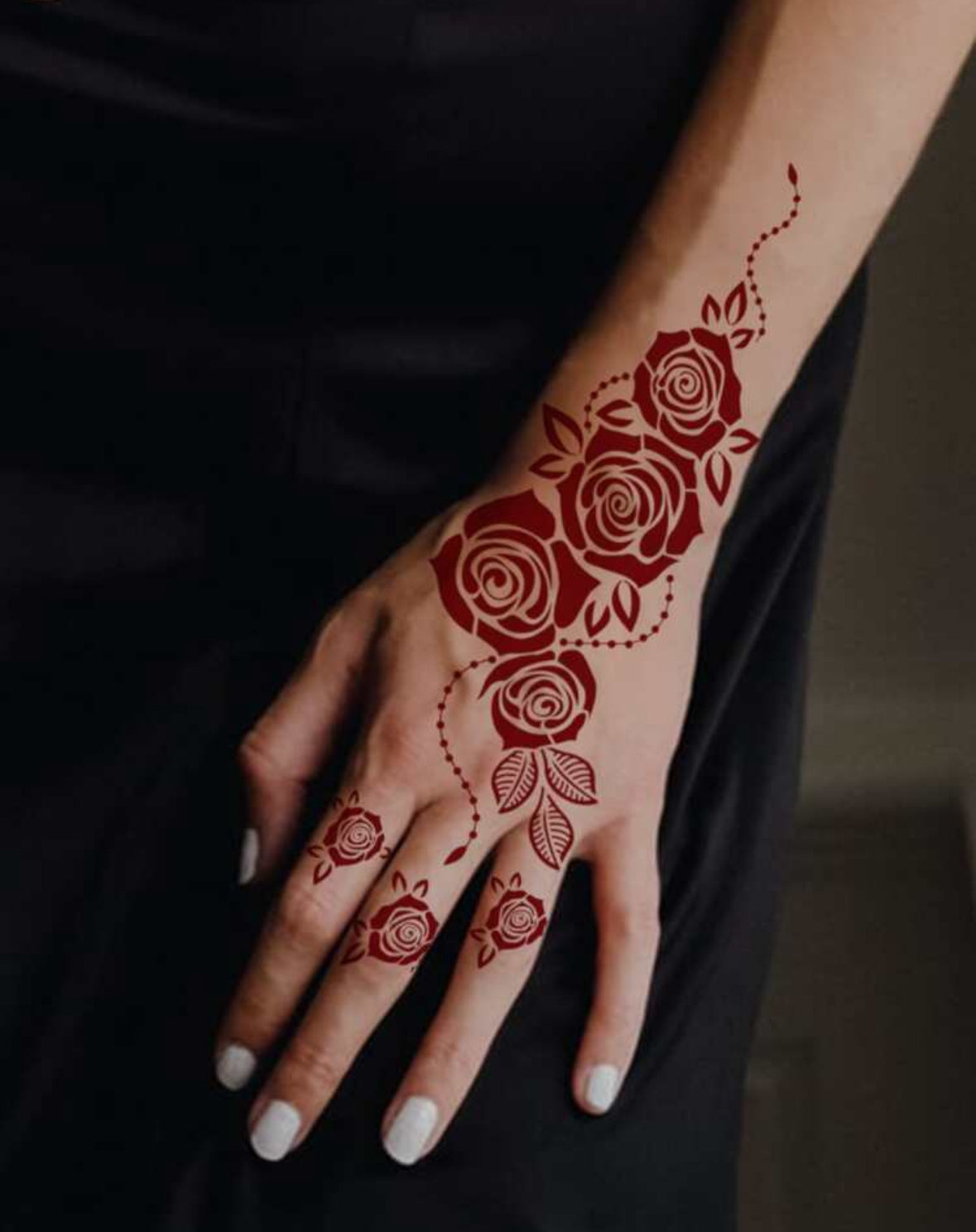 Pochoirs Henné Élégantes – Design Floral pour Mains