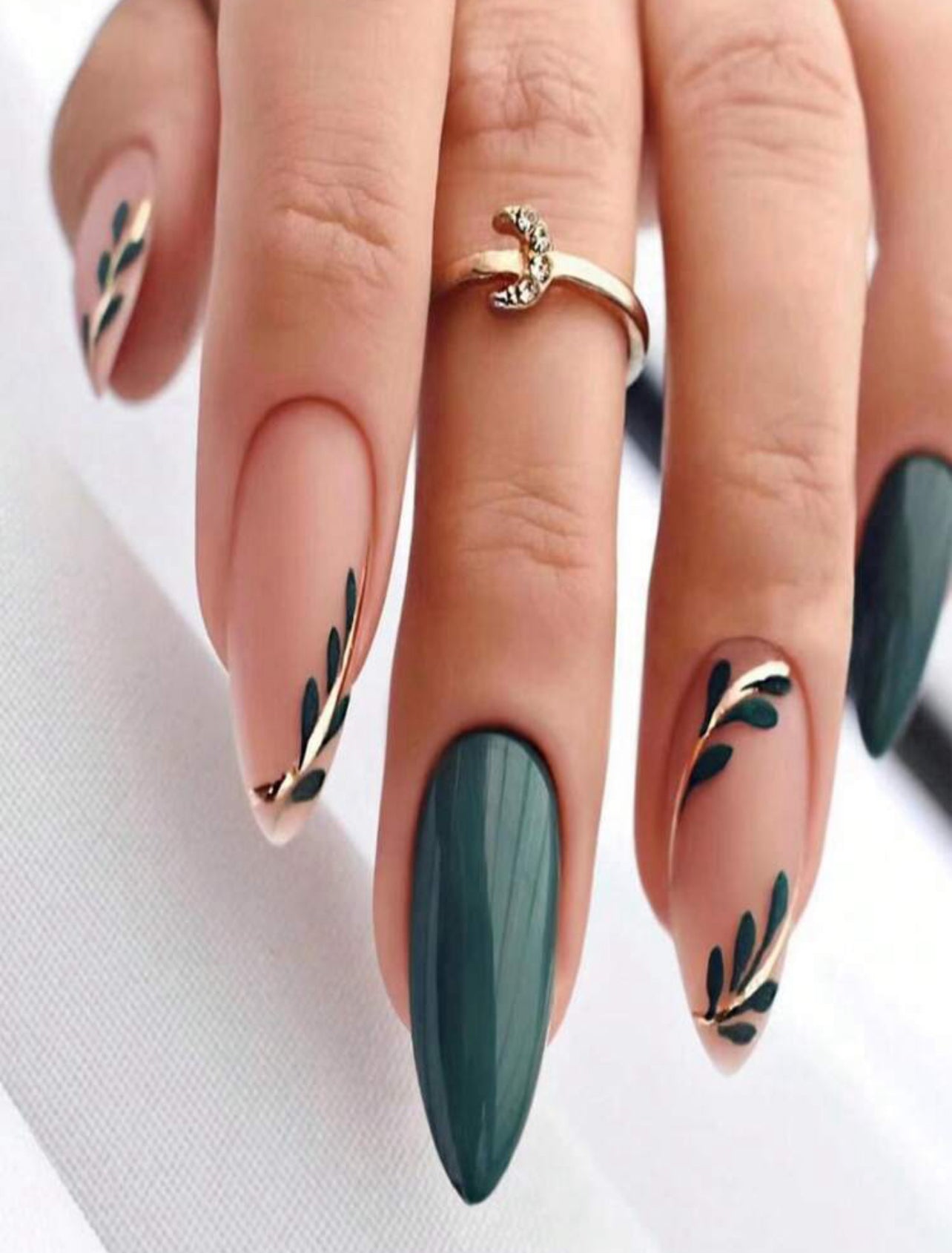 Forêt Enchantée - faux-ongles avec motifs végétaux