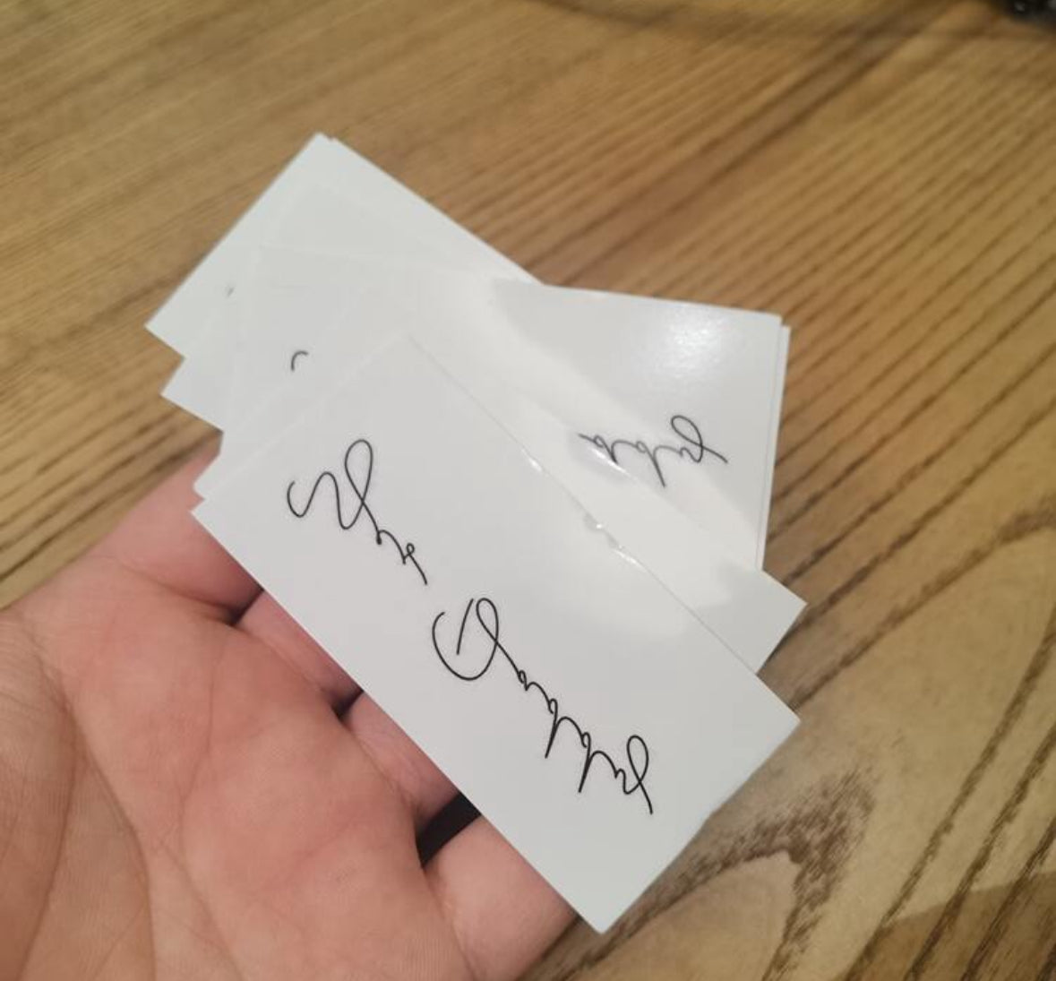 Tatouage temporaire minimaliste - “Yes Daddy”