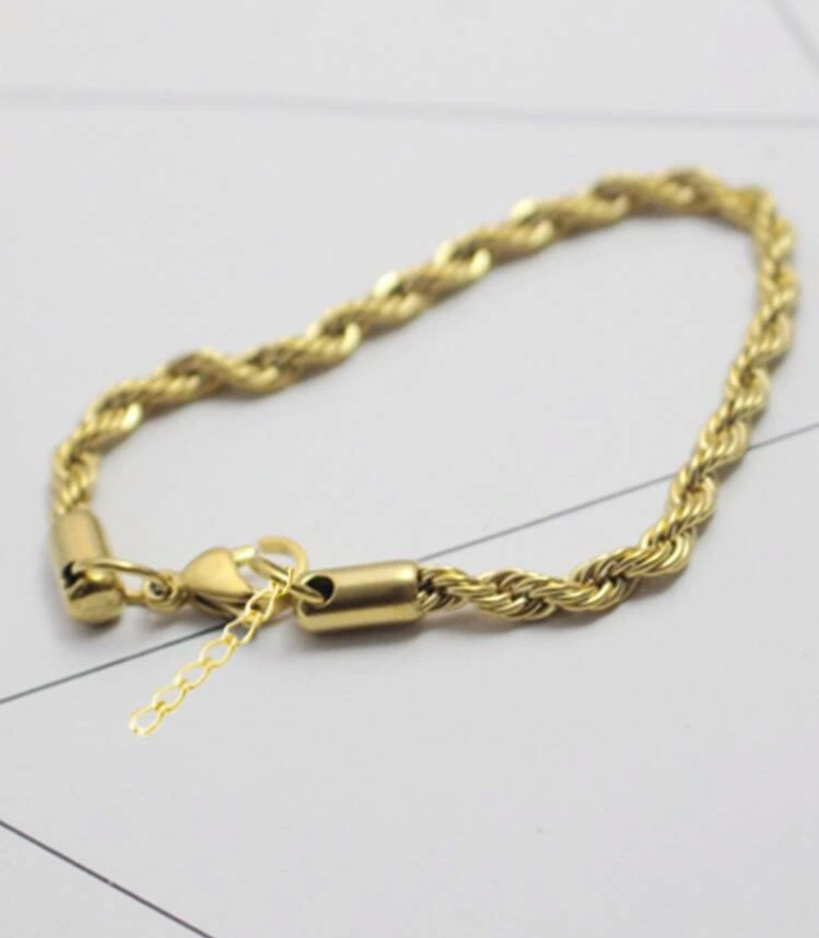 Bracelet Torsadé Doré - Élégance et Robustesse