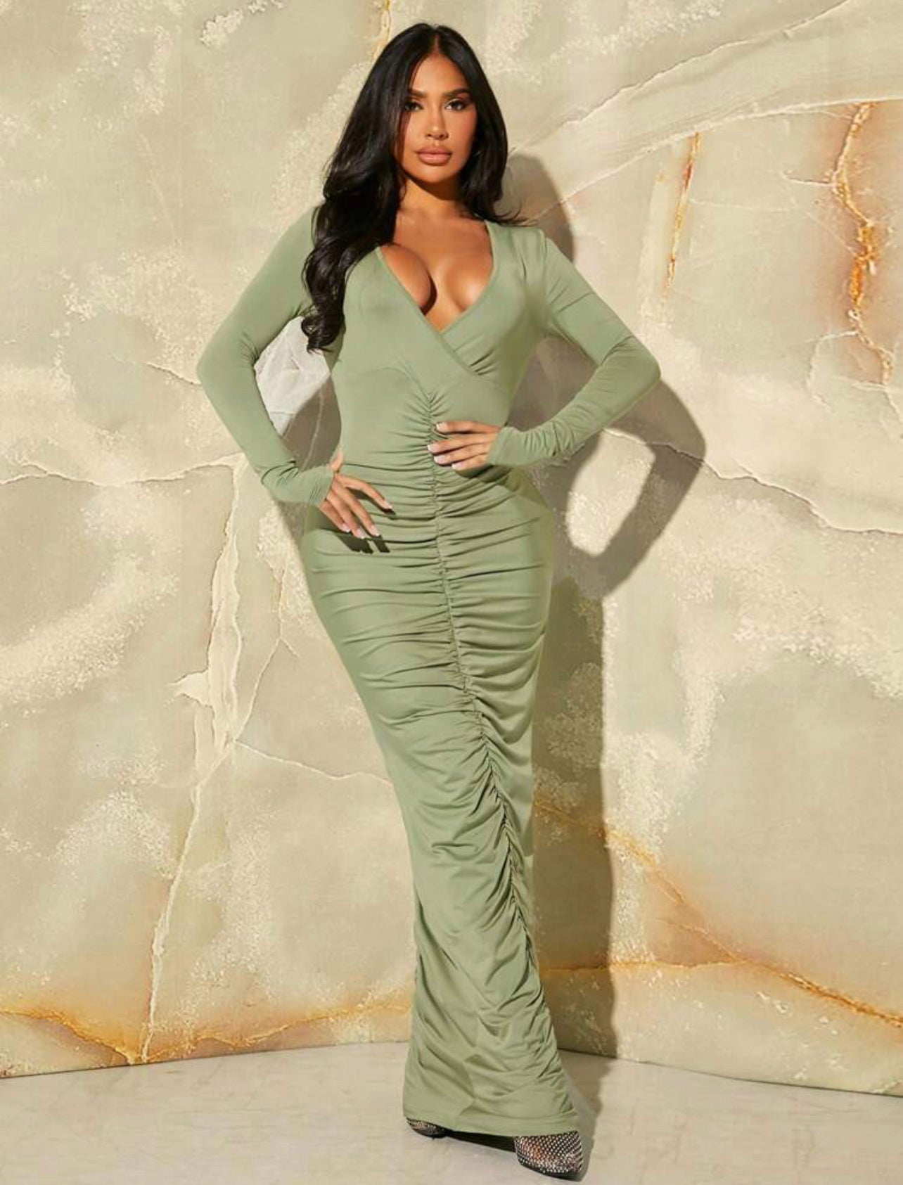 Robe Moulante Décolleté À Ruché