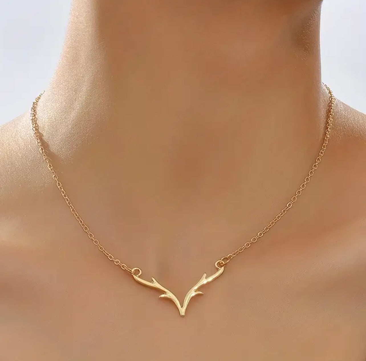 Envolée Chic: Collier Ailes d'Or