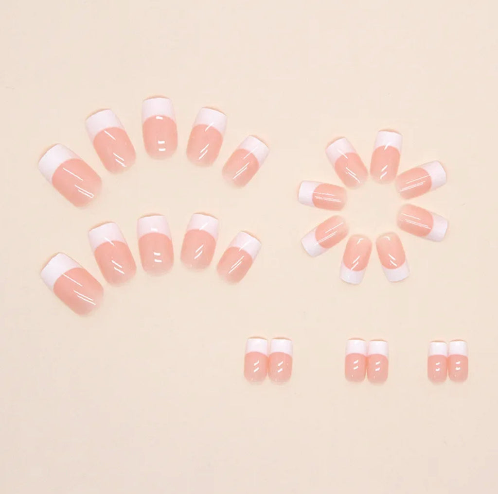 Faux Ongles Nude Minimalistes