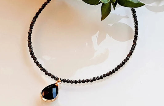 Collier spinelle noir