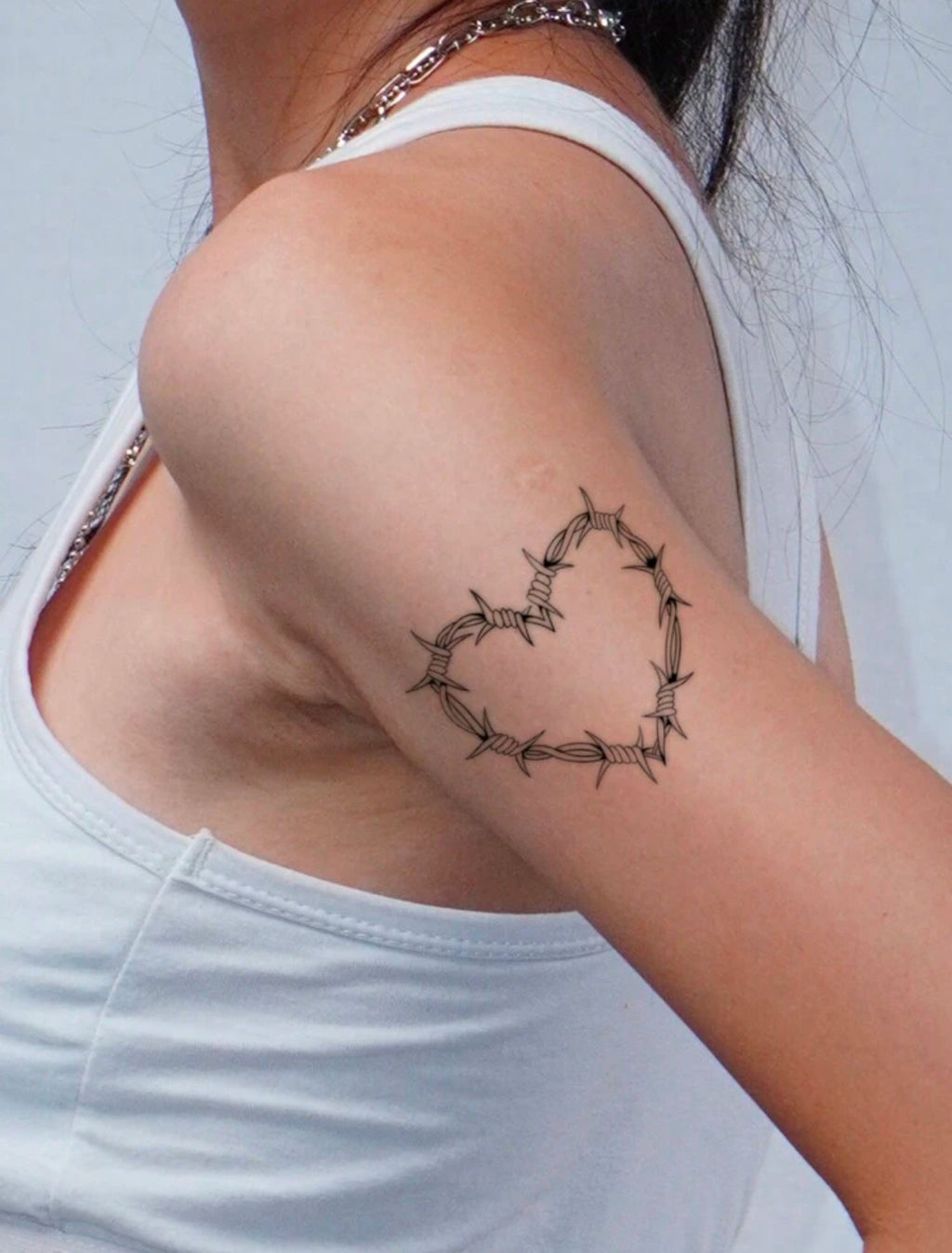 Barbed-Wire Heart Temporary Tattoo – Bold Design