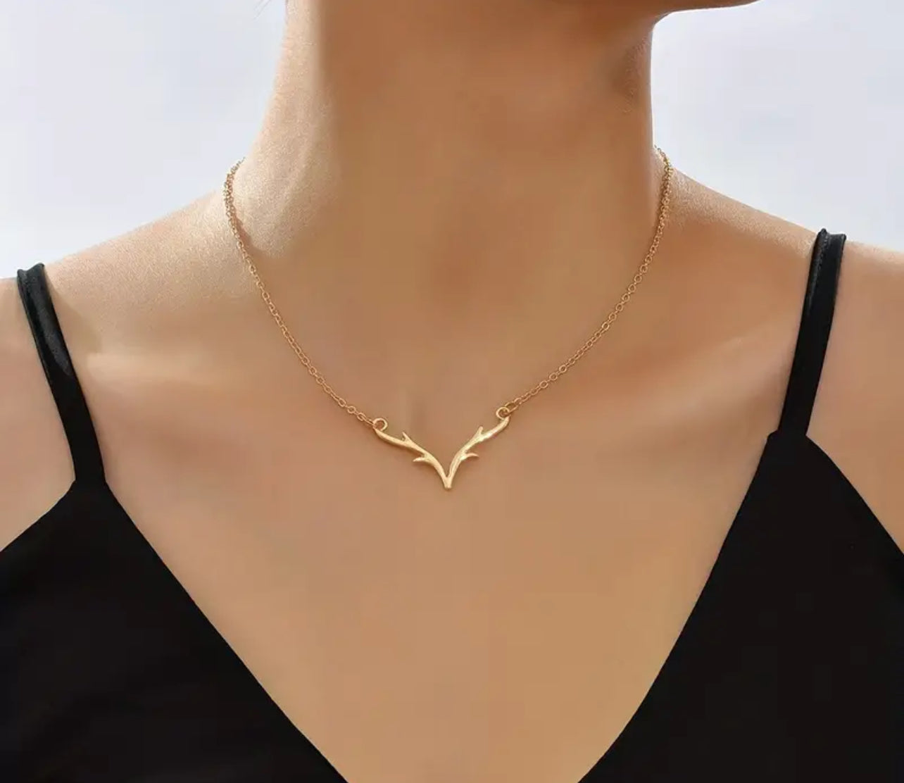 Envolée Chic: Collier Ailes d'Or