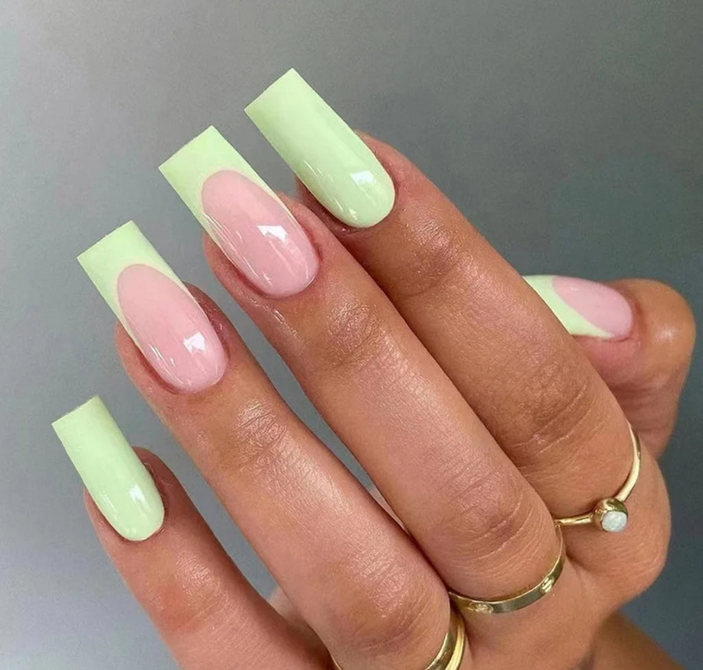 Contraste Printanier – Faux Ongles Minimalistes