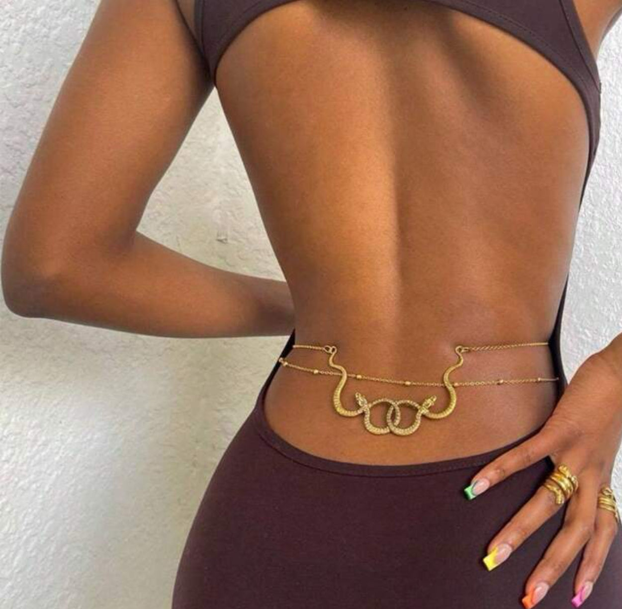 Séduction Serpentine - Chaîne de Taille Serpent Orné en Éclats Dorés