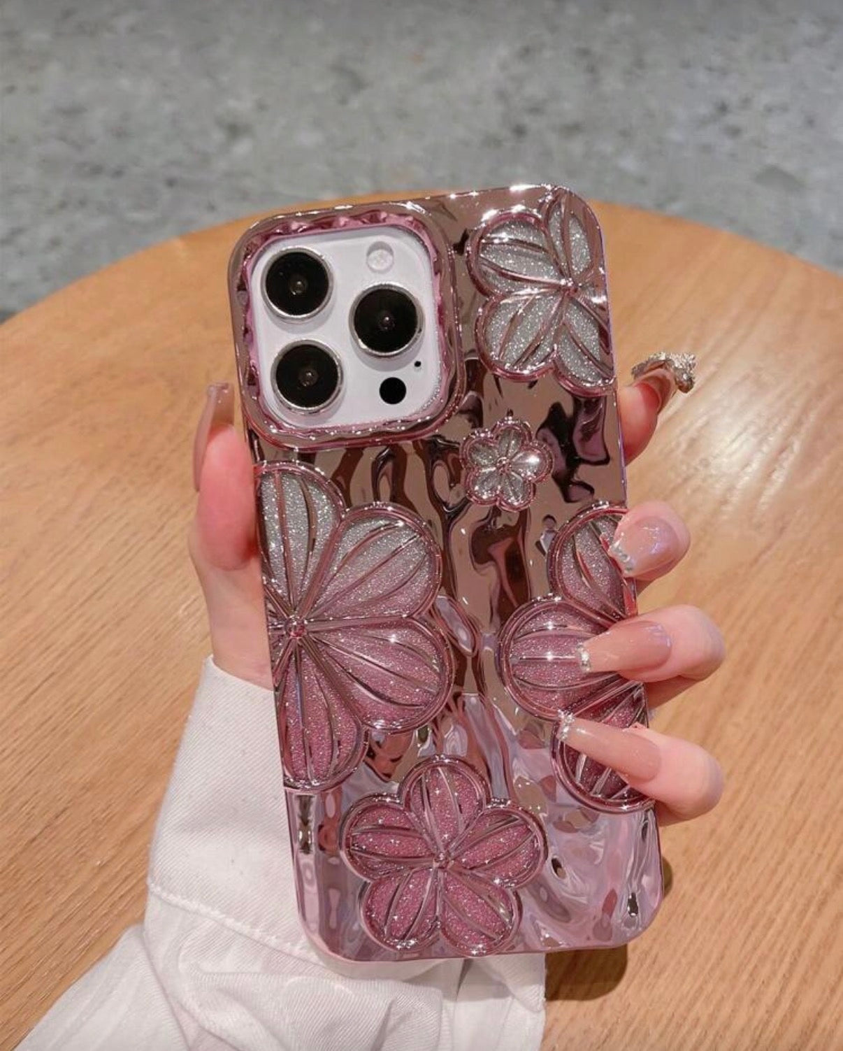 Coque iPhone "Floral Chrome" – Design 3D Luxueux & Reflets Métallisés