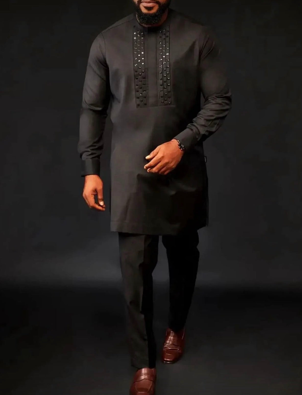Ensemble Kurta Noir Moderne – Tunique à Détails Perlés et Pantalon Assorti