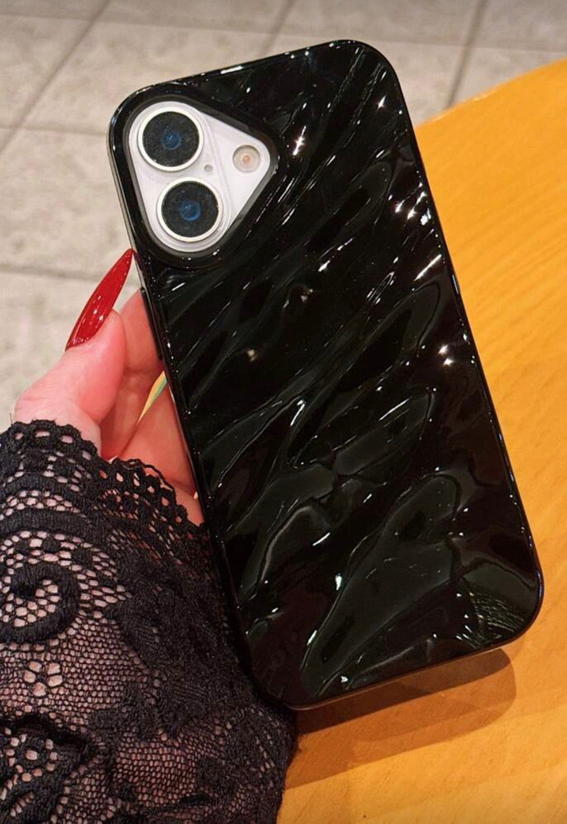 Coque iPhone "Wavy Gloss" Rose Vieux – Effet Ondulé Miroir